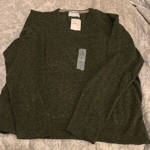 Men’s Old Navy Olive V Neck Sweater